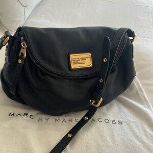 MARC BY MARC JACOBS Black Pebbled Leather Classic Q Natasha Crossbody Bag.